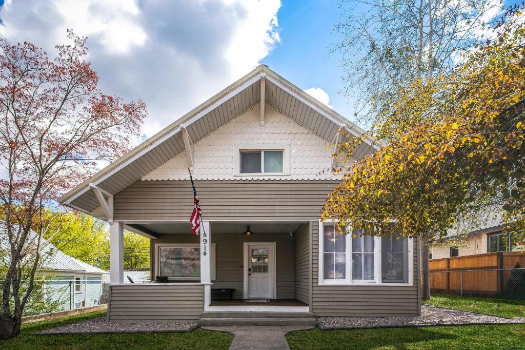 Downtown CDA 3BR 2B with Workspace 8 guests, Coeur d'Alene