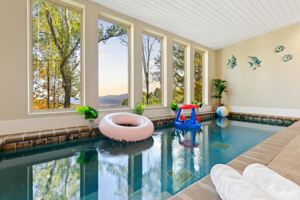 Elevated Escape by Ghosal Luxury Lodging, Sevierville