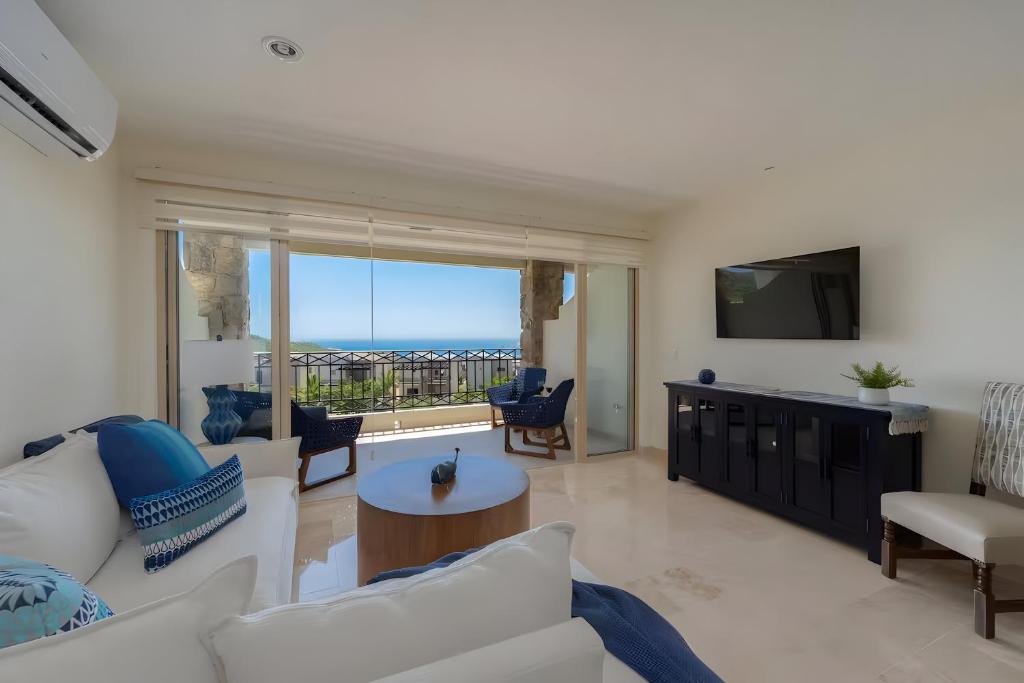Condo with Panoramic Ocean view and Pool, Cabo San Lucas
