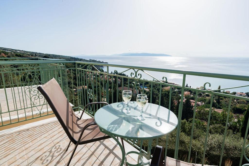 Eagle's Nest — Hotel rooms in Lourdata, Ionian Islands