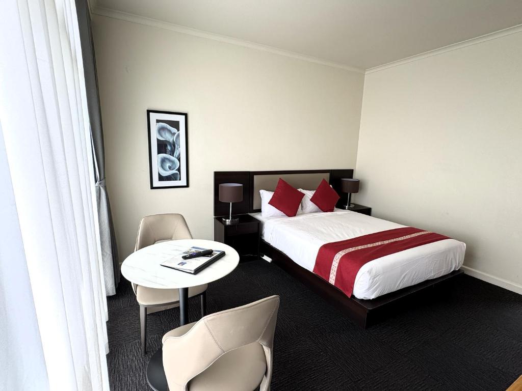 Botanical Hamilton, Hamilton