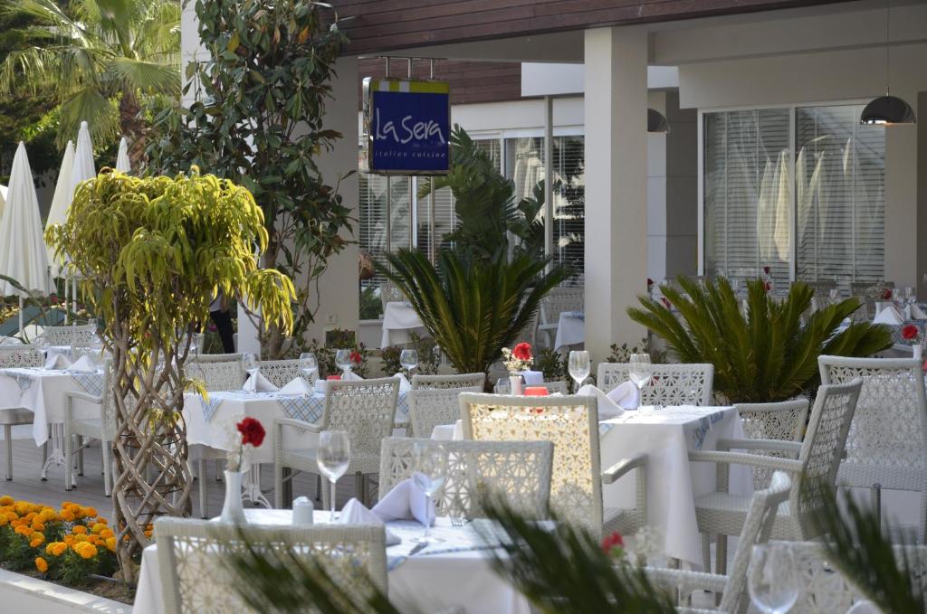 Calimera Side Resort — Restaurant & bars in Side