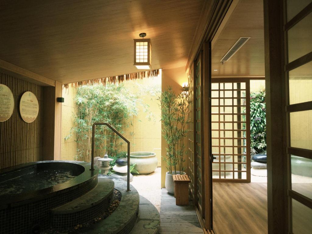 Hot spring bath