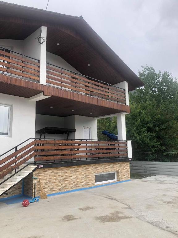 ALEXS house, Sadgeri