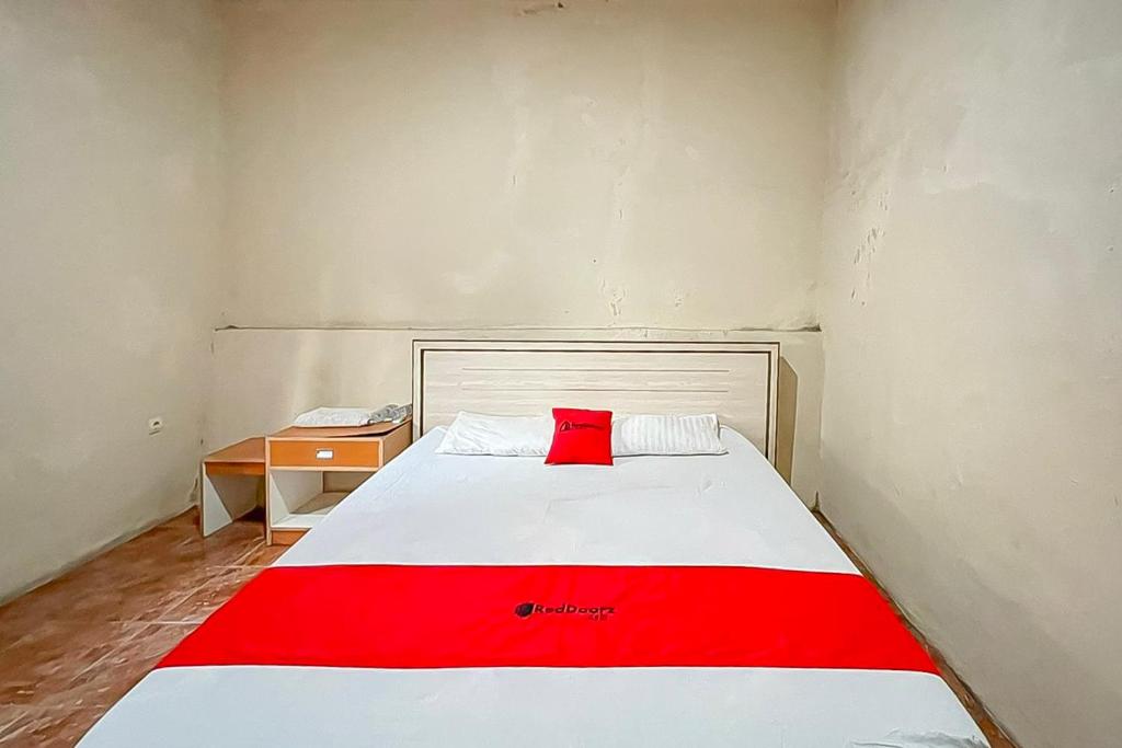 RedDoorz at Roma 88 Tomo Sumedang, Cijelag