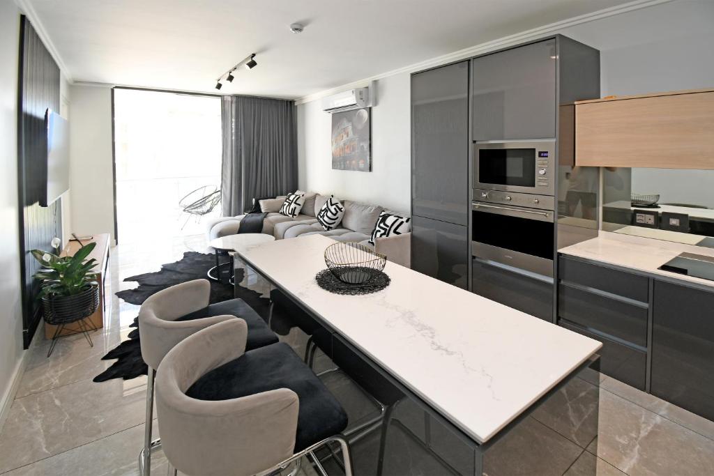 Thango Res Ellipse Waterfall., Midrand