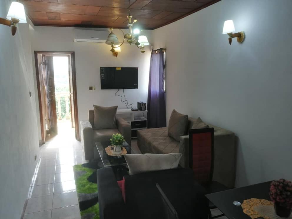 Une vie rêvée, Yaoundé