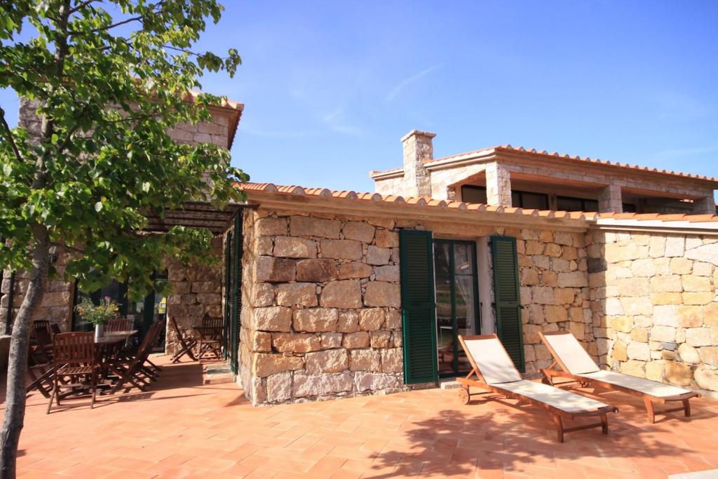 Les anciennes écuries, belle villa pour 12 personnes au coeur d'un vignoble avec piscine, Sartène