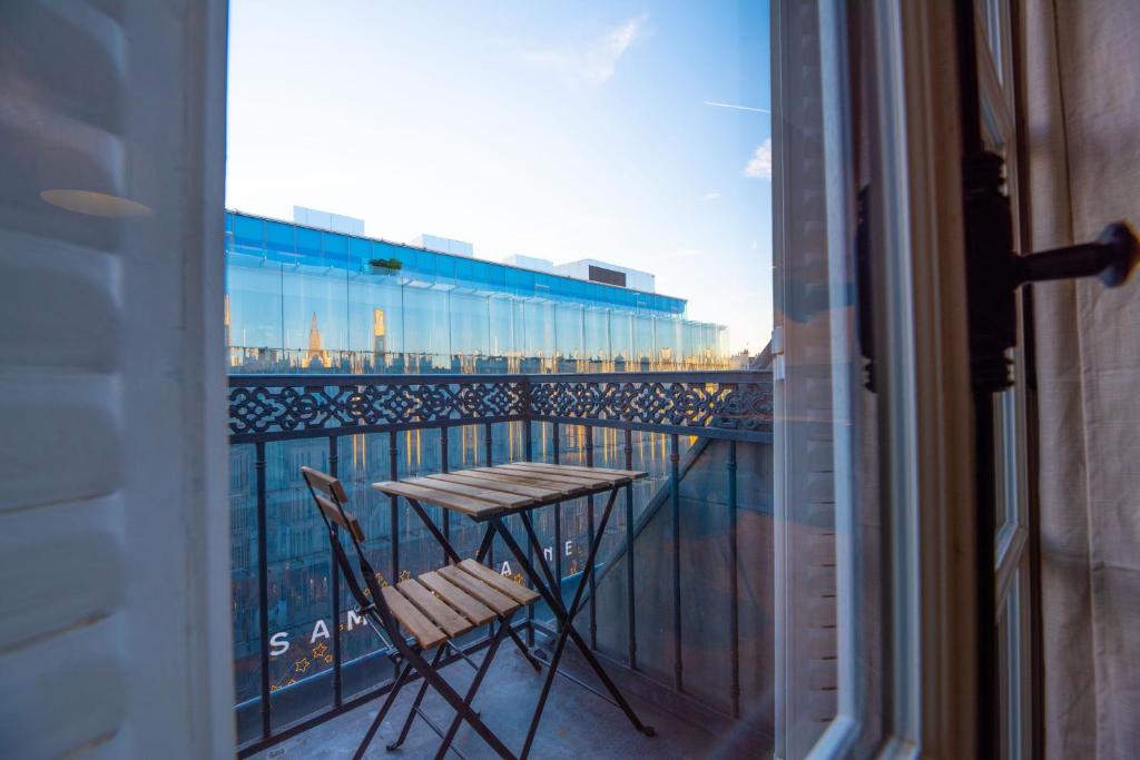 CIA - flat in Paris Louvre museum with balcony - 2