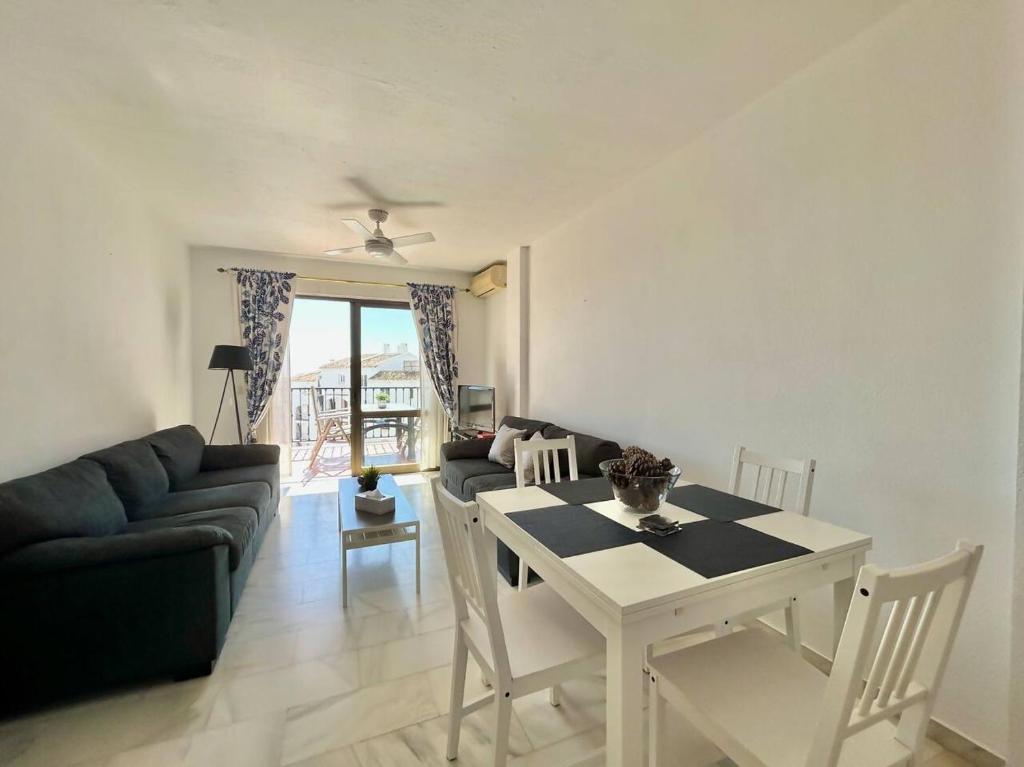 Apartamento en Mijas con terraza y vistas al mar - 4
