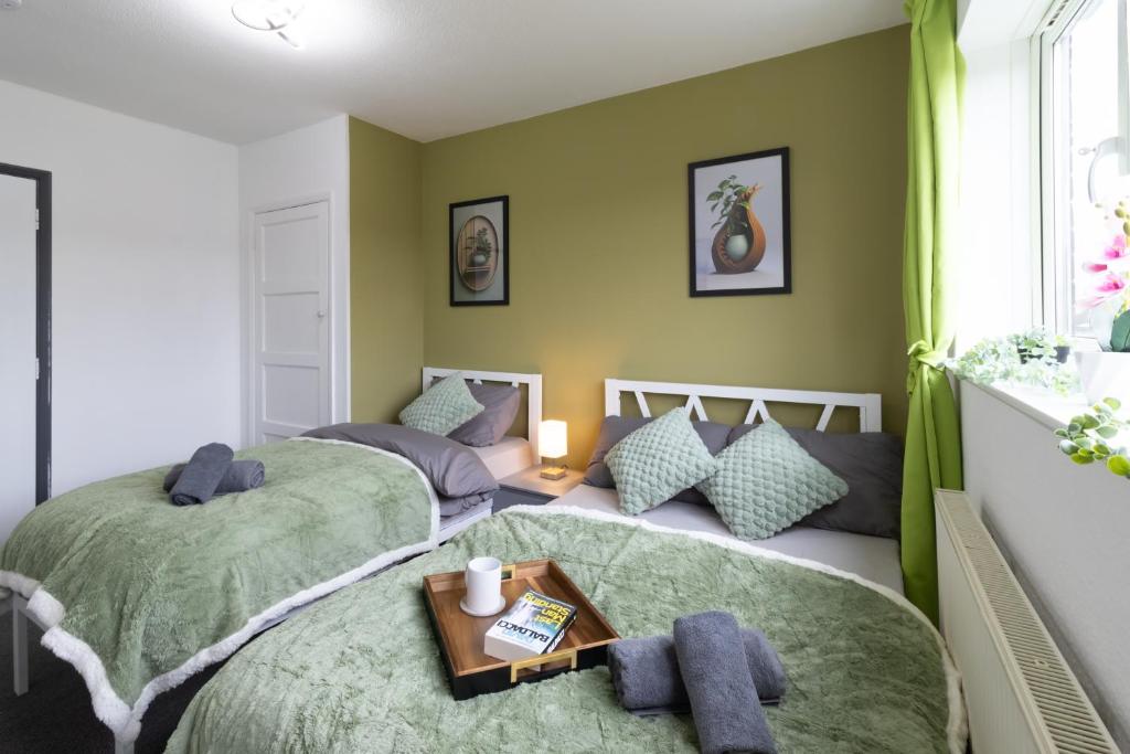 Open Mind Property- Luxury 5-Bedroom Apartment, Portsmouth