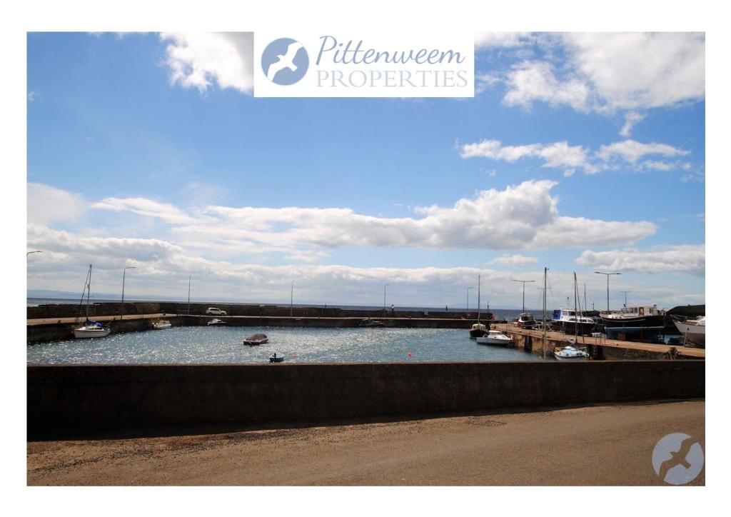 Harbourside- home by the sea in coastal village, Saint Monance