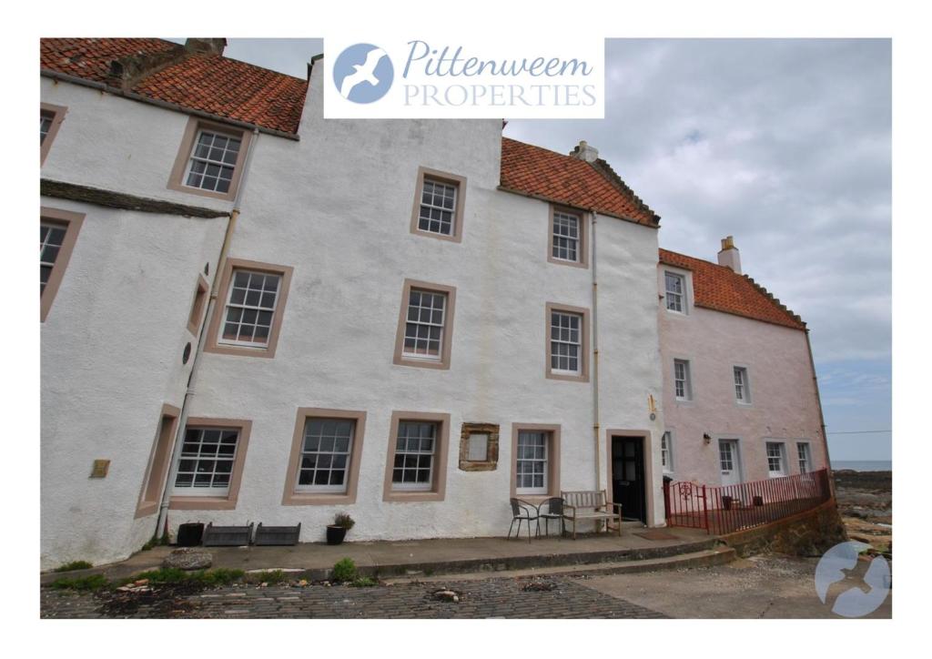 Seaspray- harbourfront home in idyllic location, Pittenweem