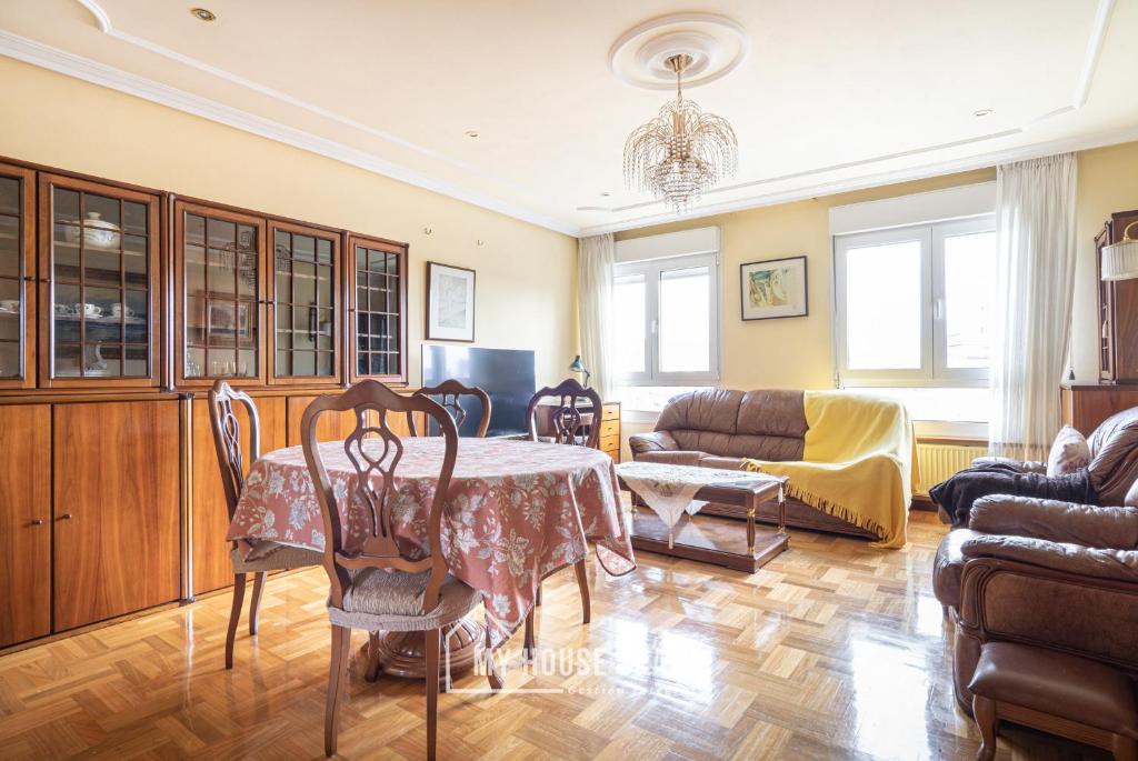 MyHouseSpain - Amplio apartamento con vistas en pleno centro, Gijón