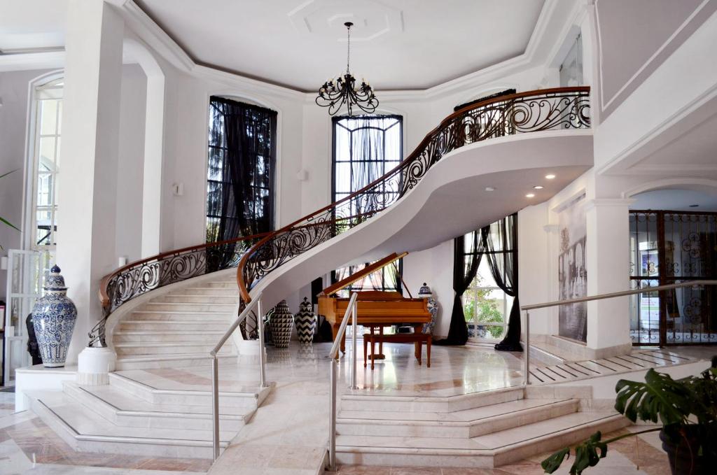 Lobby, Plaza Camelinas Hotel in Queretaro