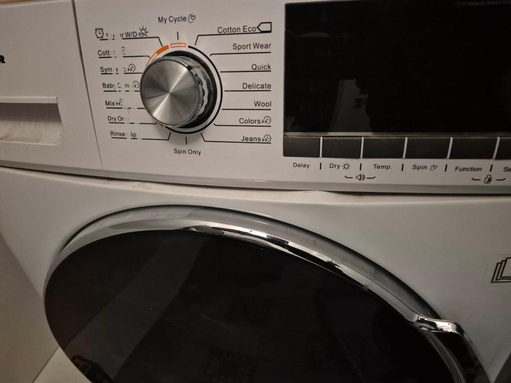 Penthouse with outside JACUZZI and BARBEQUE -central best view, Craiova