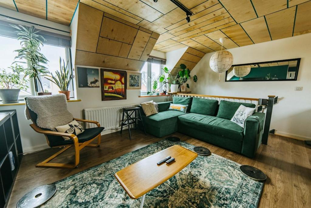 Mansell Road - Trendy Loft with Free Parking, Bristol