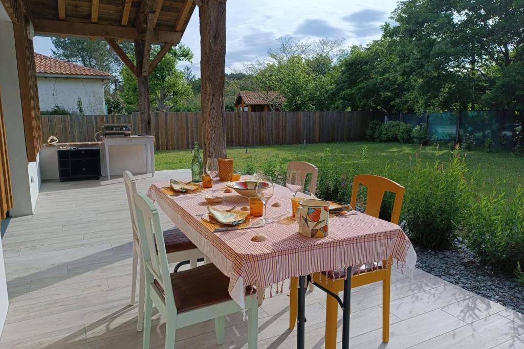 Restored barn in its Landes airial, Léon