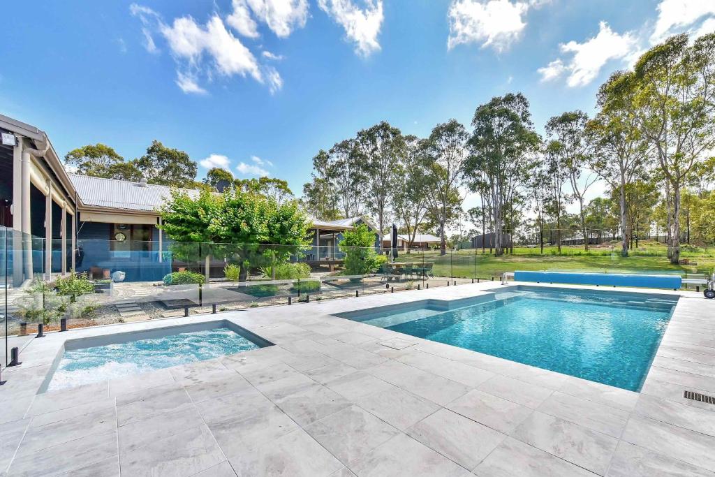 Whispering Gums, Branxton