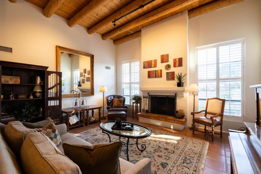 Phoenix Claremont, Phoenix