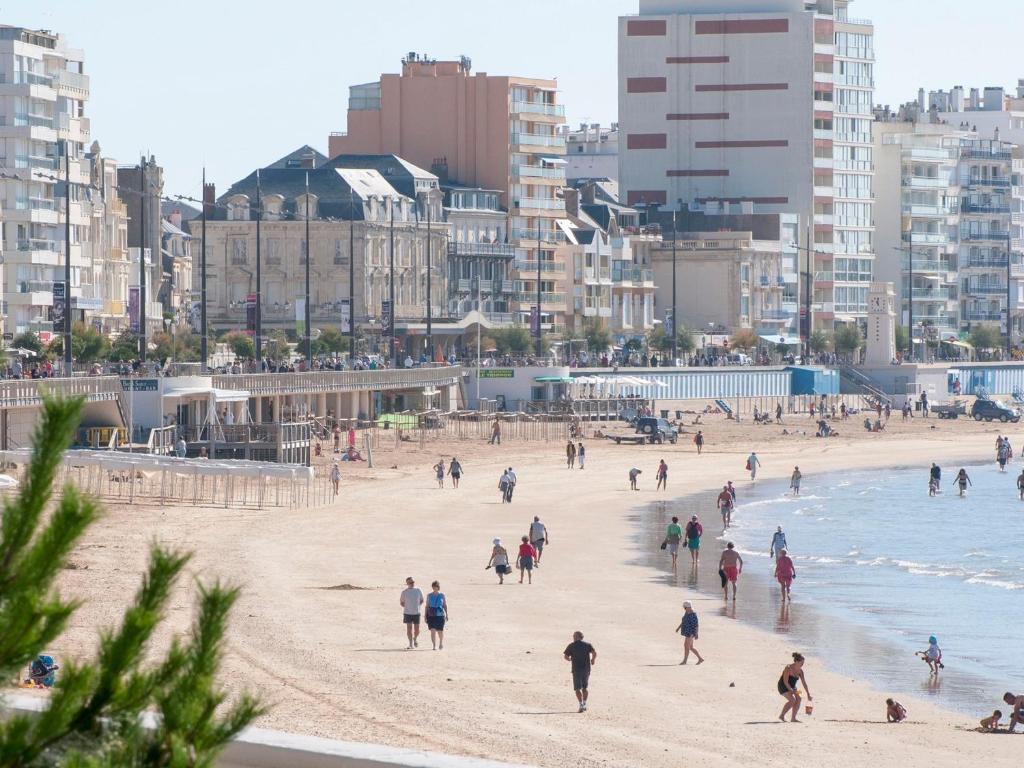 Studio neuf proche plage et commerces, balcon vue mer - FR-1-92-945 - 2
