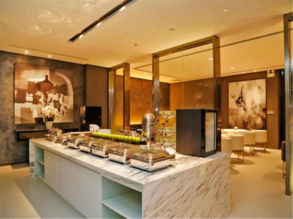 Jinjiang Inn Select Shenzhen Huanggang Port Huangcheng Square