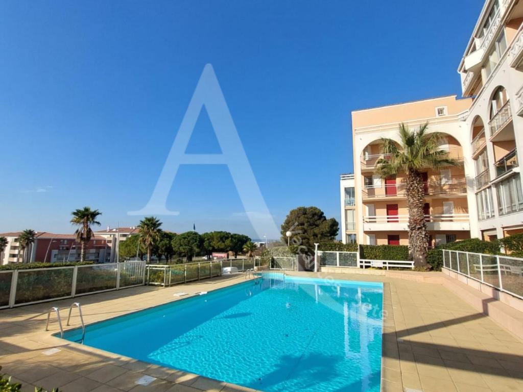 T2 loggia, residence avec piscine entre ville et plages - 4