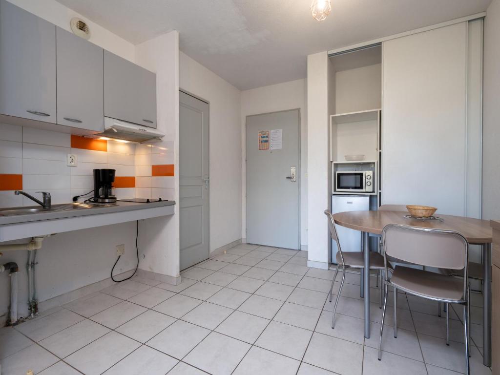 Kitchen, Cap Camargue B N 26 - 2P4 in Le Grau-du-Roi