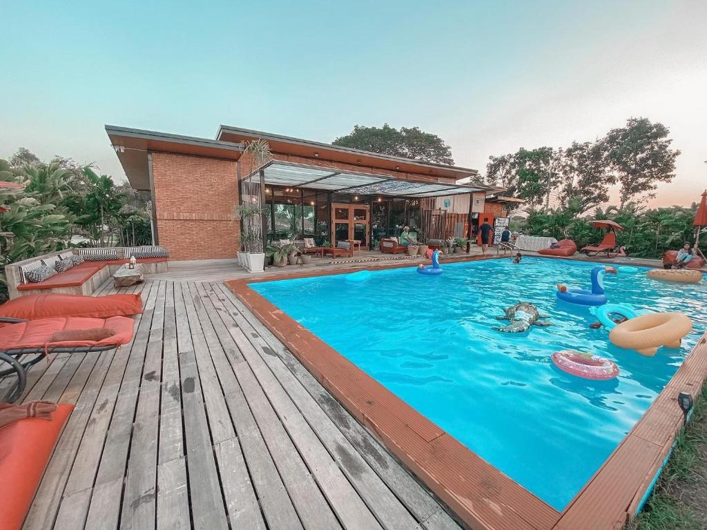 スイミングプール