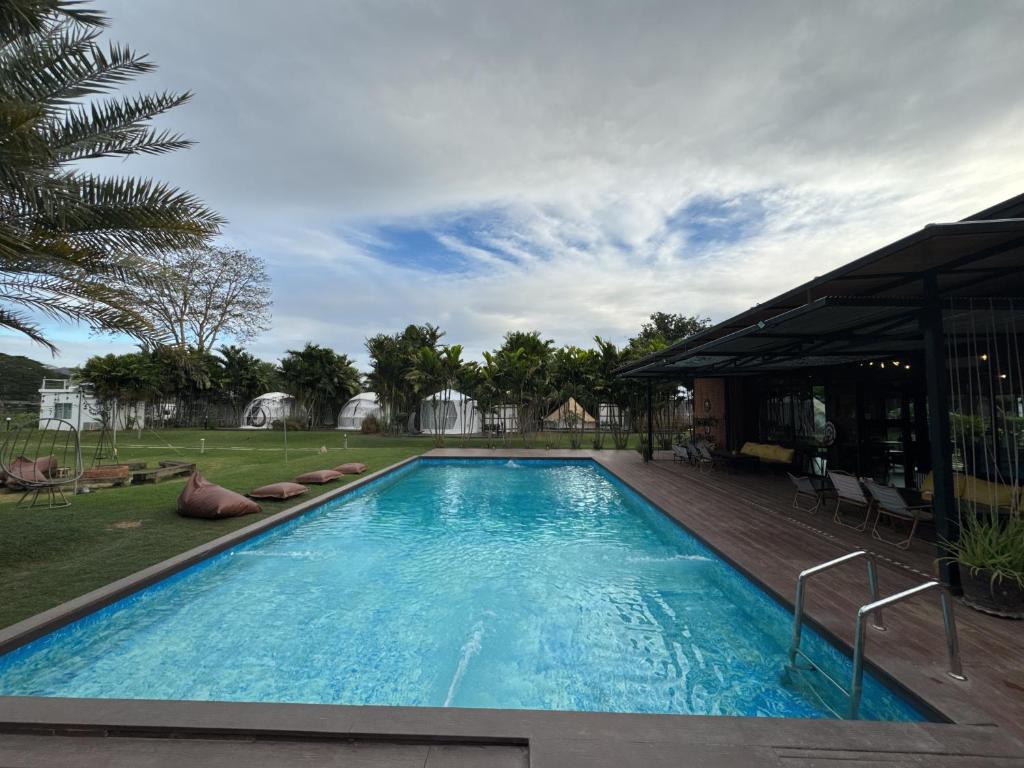 スイミングプール