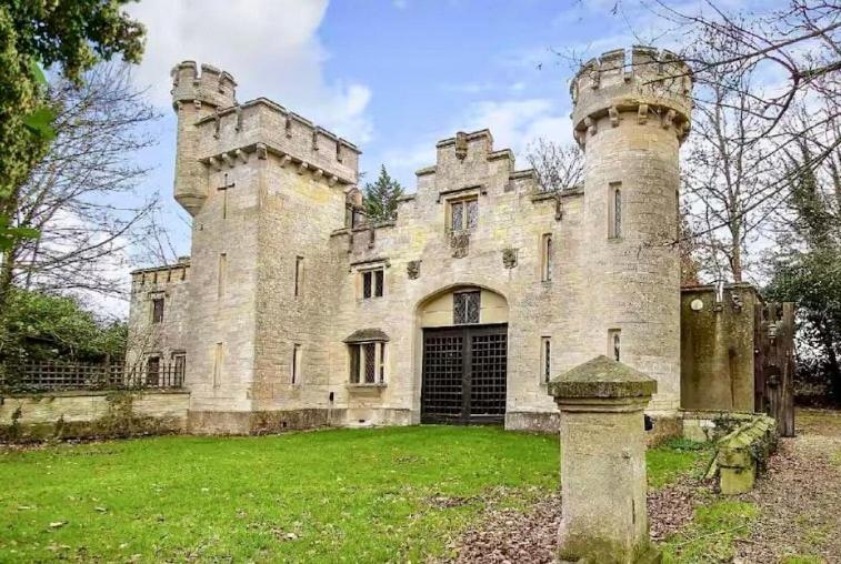 Entire Castle & Grounds for 18, Banquet Hall & BBQ, Trowbridge