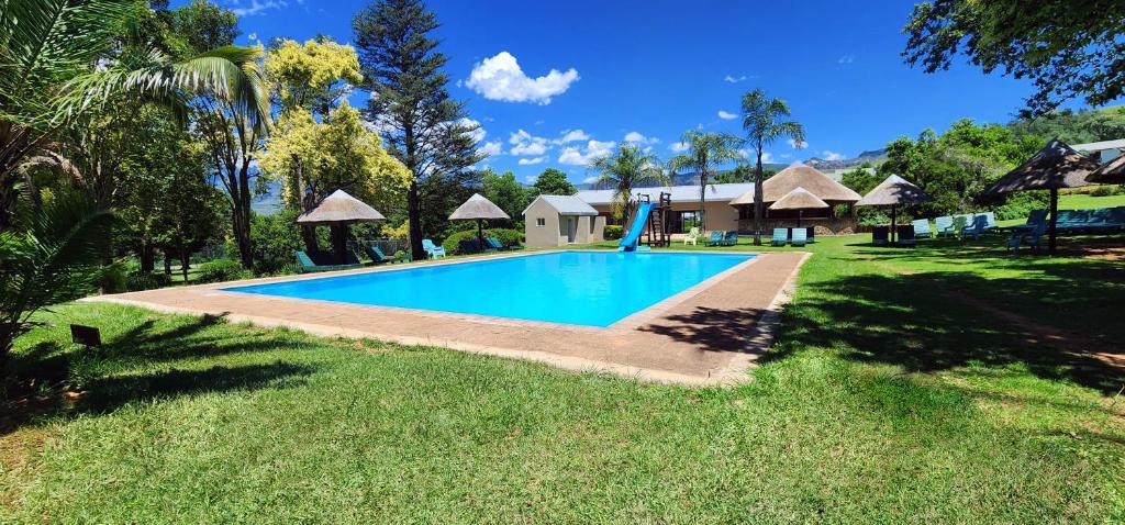 Swimming pool, Mont Aux Sources Hotel in Clifford Chambers