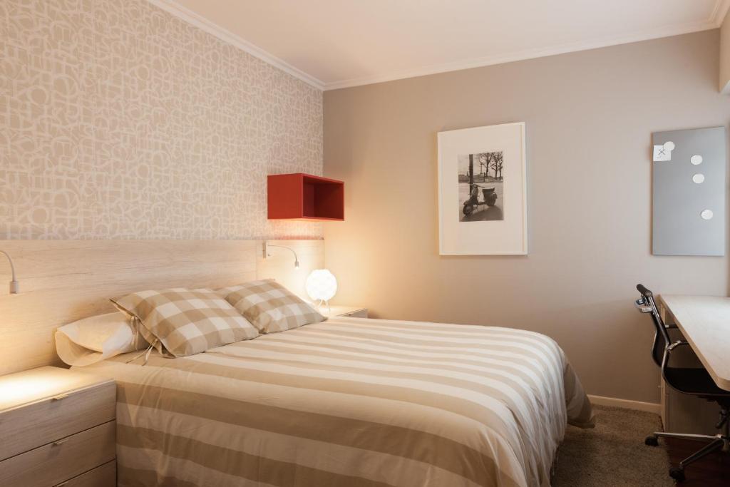 Pension Residencia F&amp;F — Hotel in Santiago De Compostela