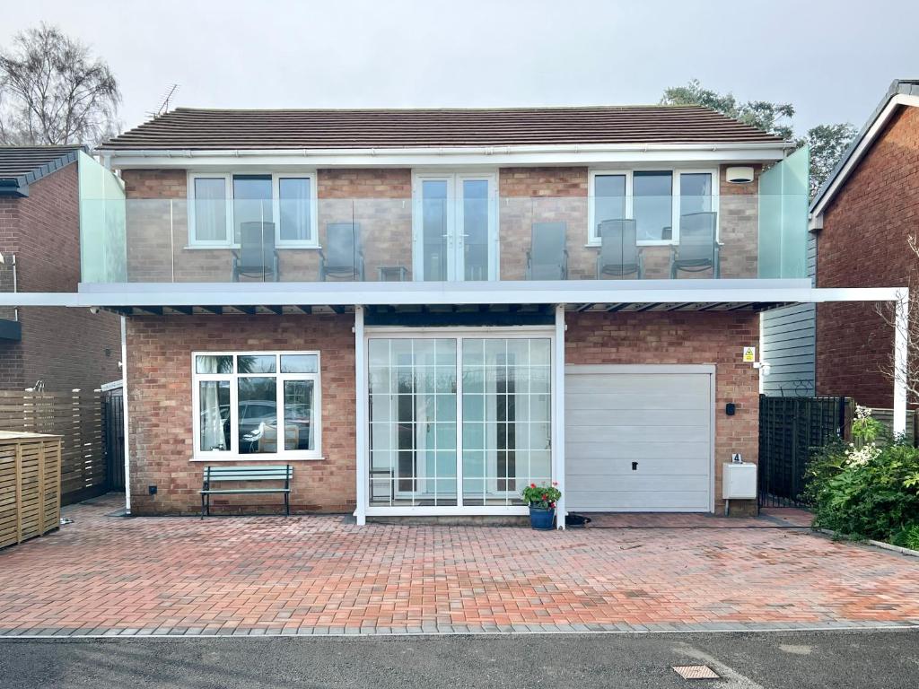 4 Bed Retreat with Balcony & Estuary views, Exeter