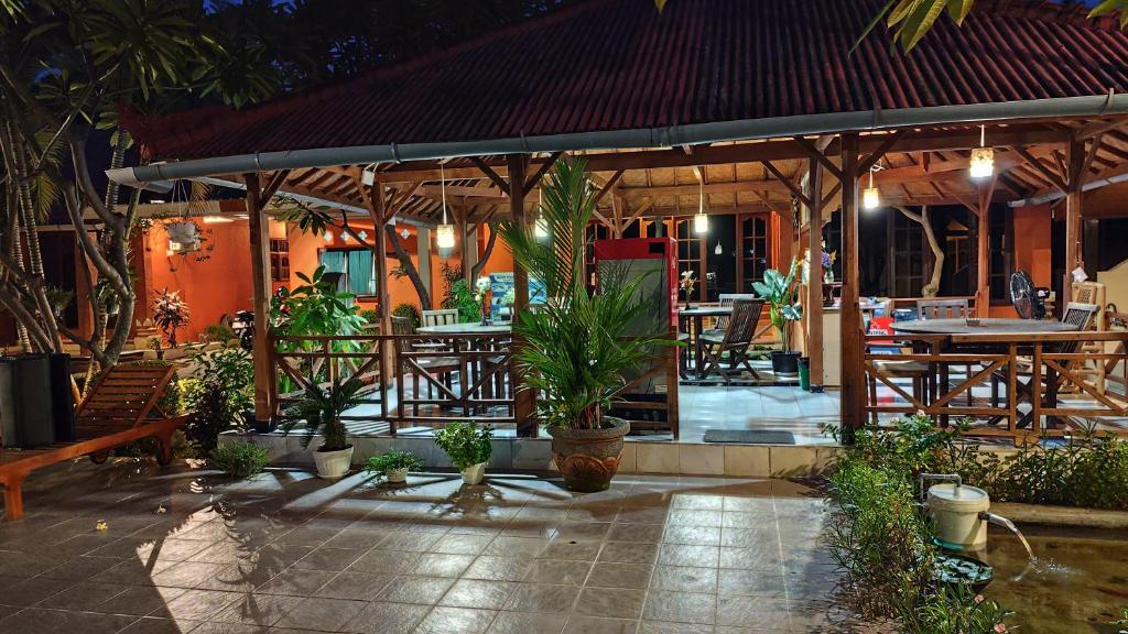 Keyani Bungalows