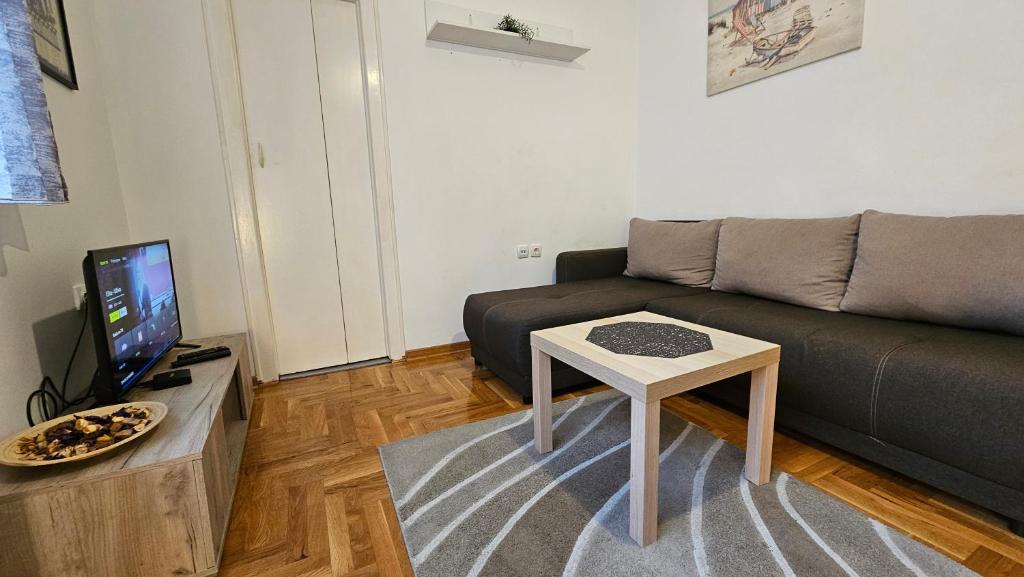 Apartman Leka sa Parkingom - 4