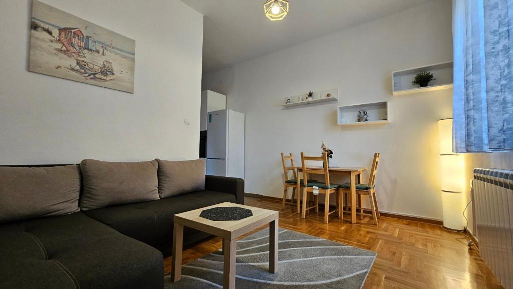 Apartman Leka sa Parkingom - 2