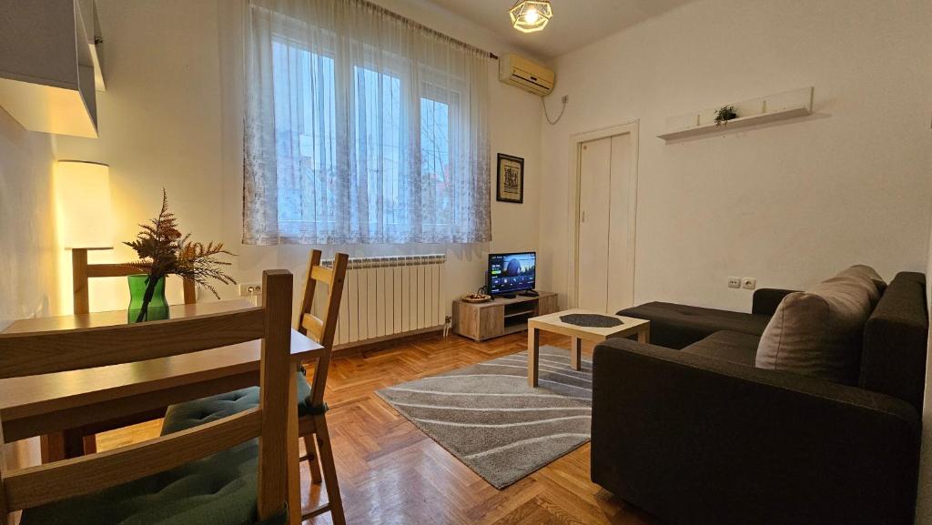 Apartman Leka sa Parkingom - 1