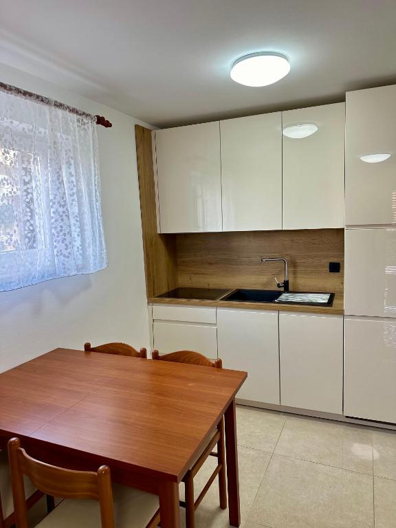 Apartment Sara, Njivice