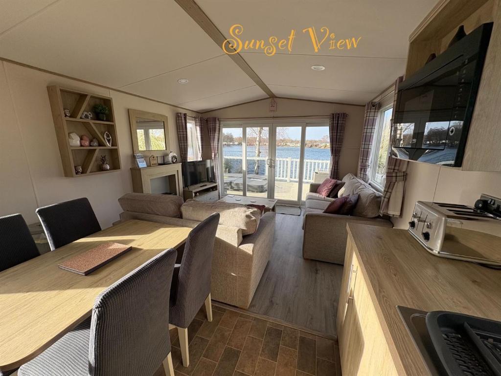 Tattershall Lakes Sunset View Caravan photo 2