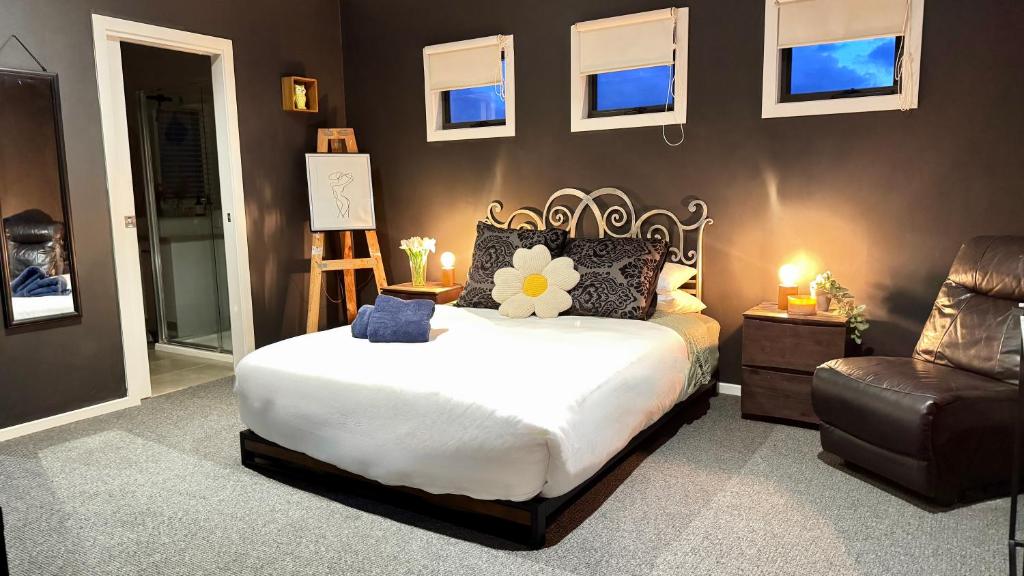 Coastal Tones, Cowes