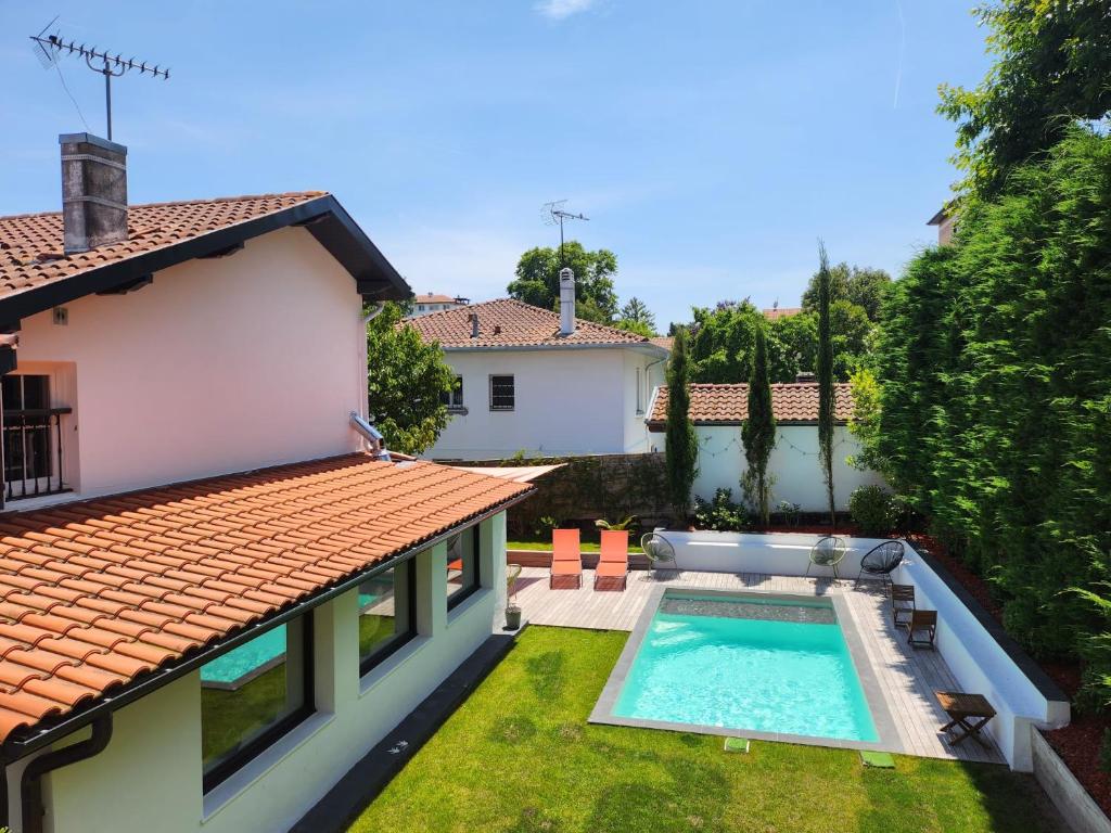 Charmante maison avec piscine - 1