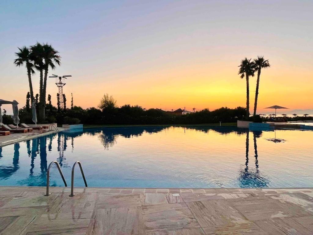 Beach, Pool & Garden Apartment, Tale