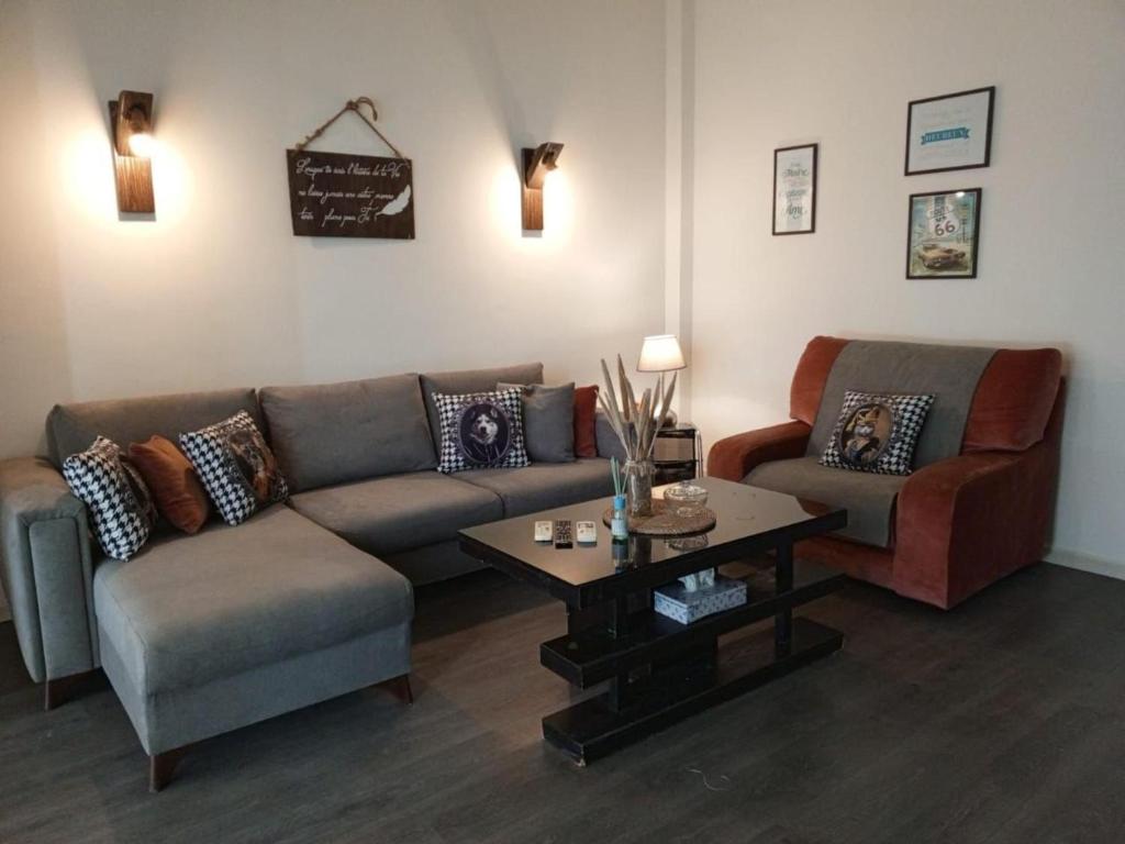 Chalet in Jounieh pool amazing sea view wifi, Džunija