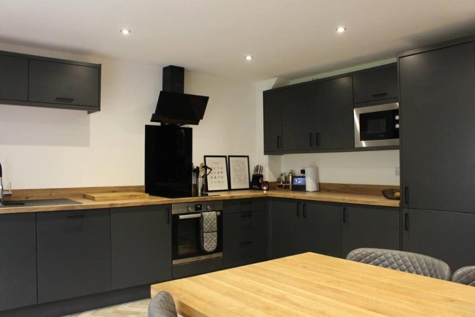 Modern 3 bed Fantastic Location & Long stays, Grimsby