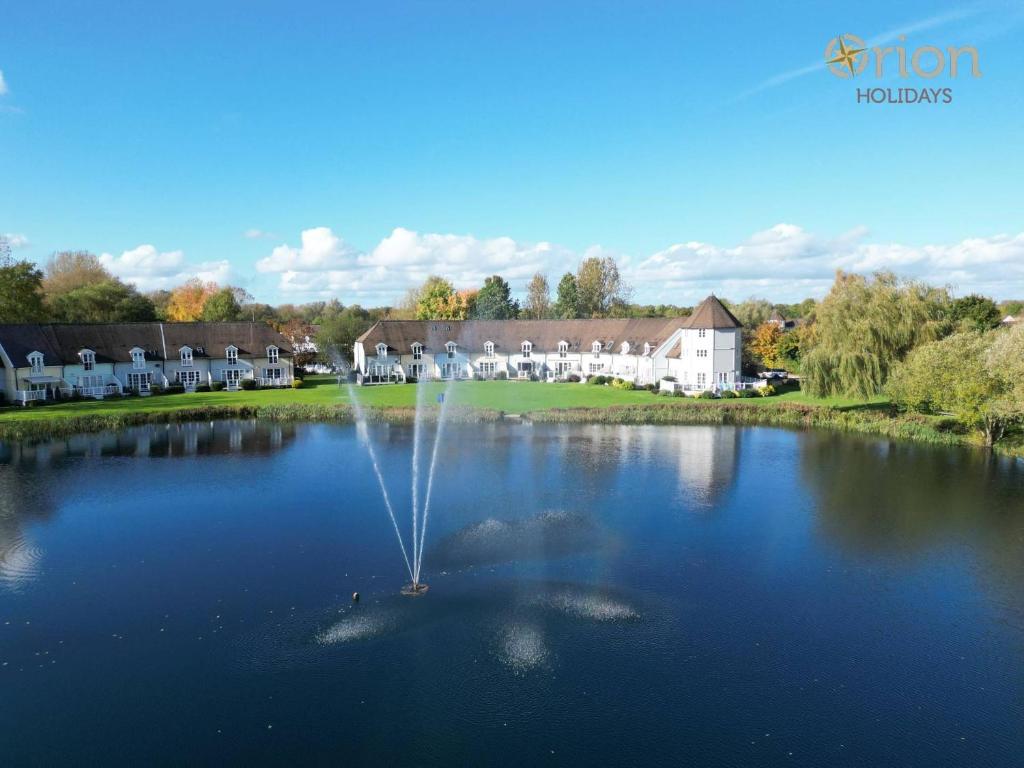 Isis Lakes 84 - Tortola Lodge, South Cerney