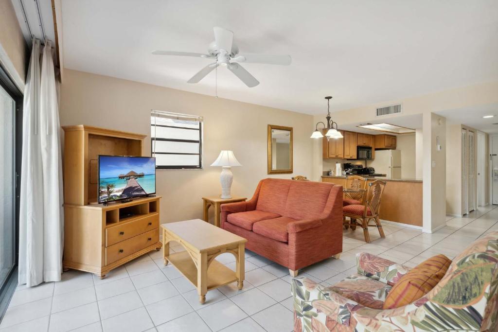 Resort View and Corner Unit, Naples