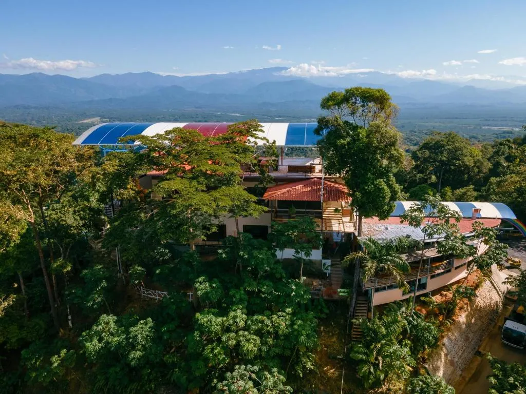 Mountain Top Park Hotel, hotel in Quepos