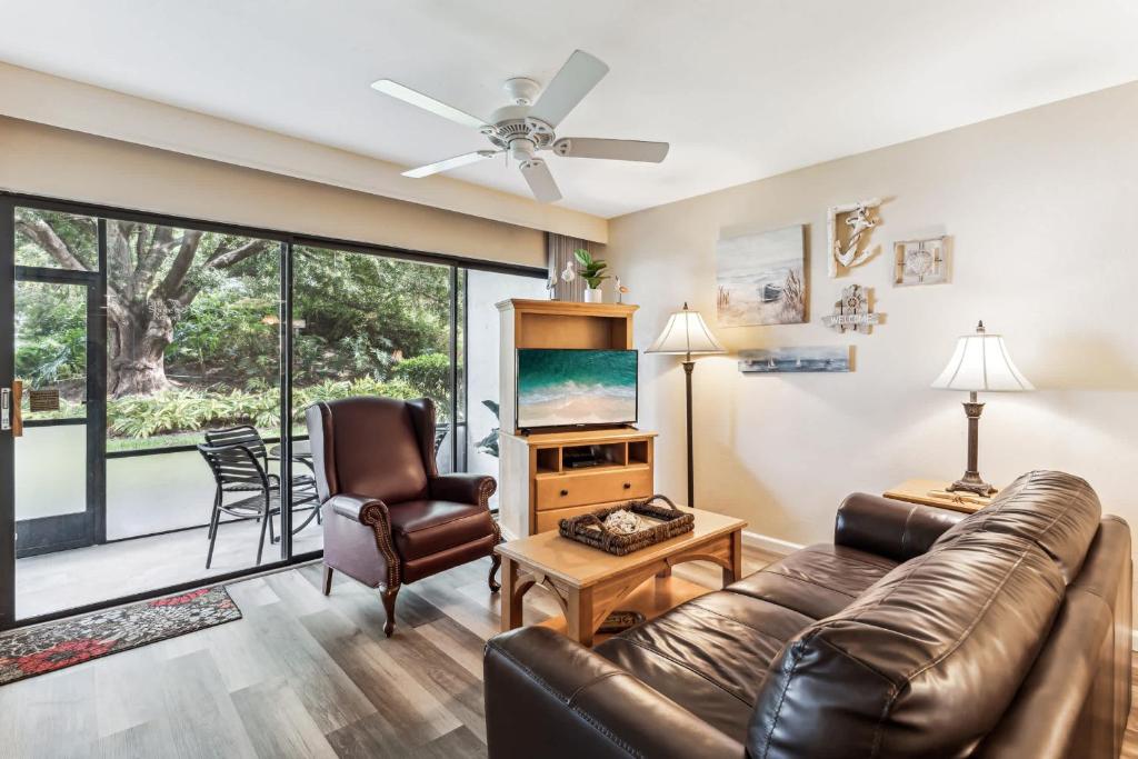 Resort Views Quiet Back End of the Park Shore Resort, Naples