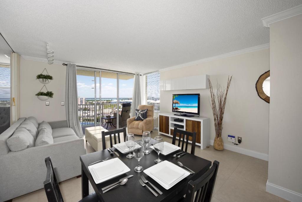 Estero Beach & Tennis C-901 by Sun Palace Vacations, Fort Myers Beach